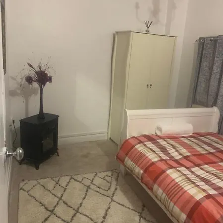 Captivating 1-bed In Leeds